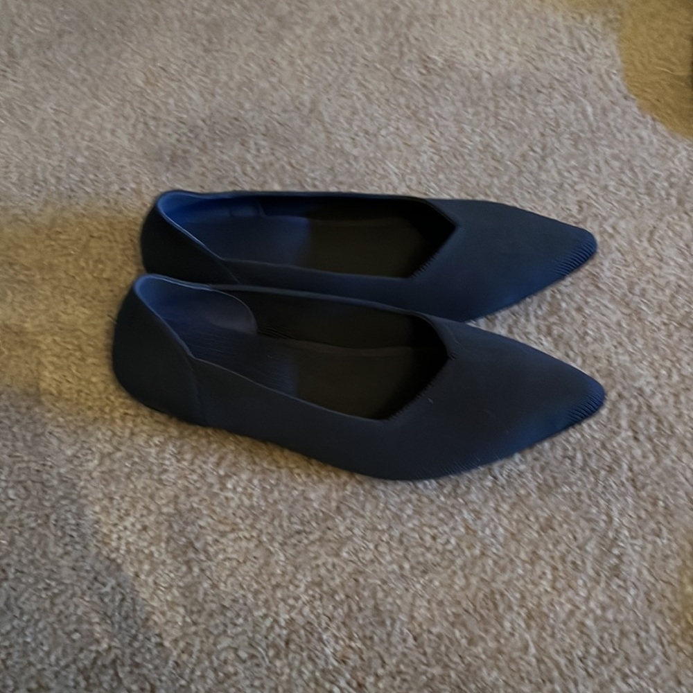 Navy Shoes like Rothy’s - Picture 2 of 5